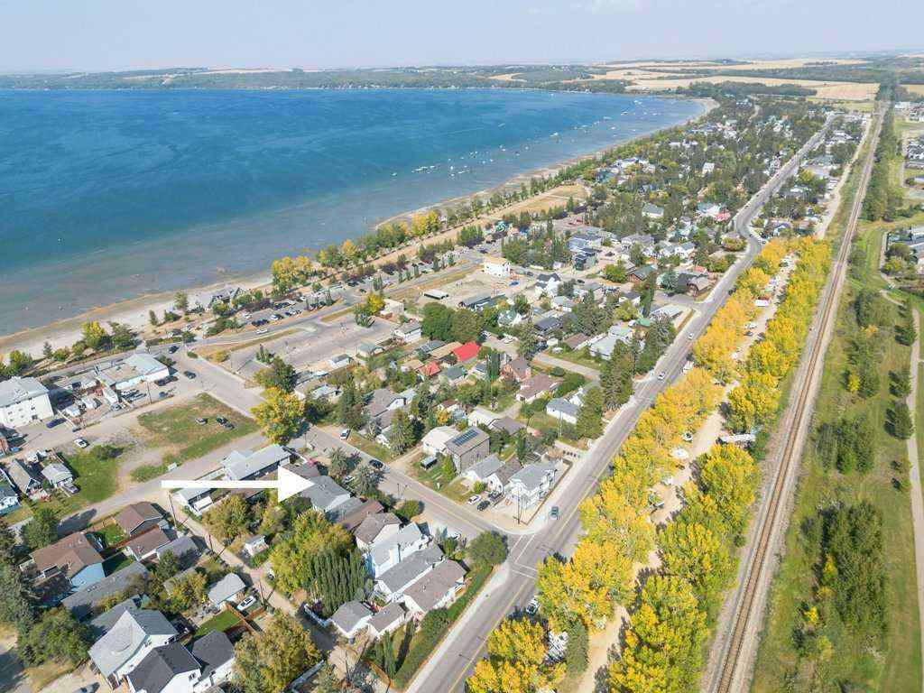 MLS® A2256855 - 5016 44 Street  in Cottage Area Sylvan Lake, Residential
