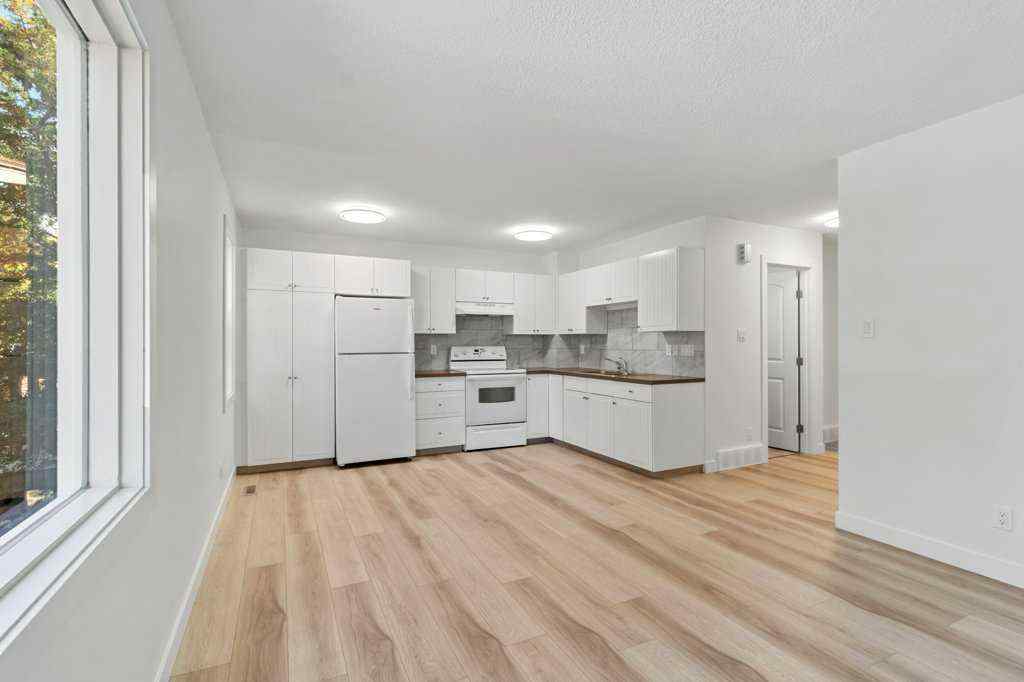MLS® A2256855 - 5016 44 Street  in Cottage Area Sylvan Lake, Residential