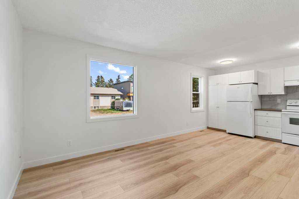 MLS® A2256855 - 5016 44 Street  in Cottage Area Sylvan Lake, Residential