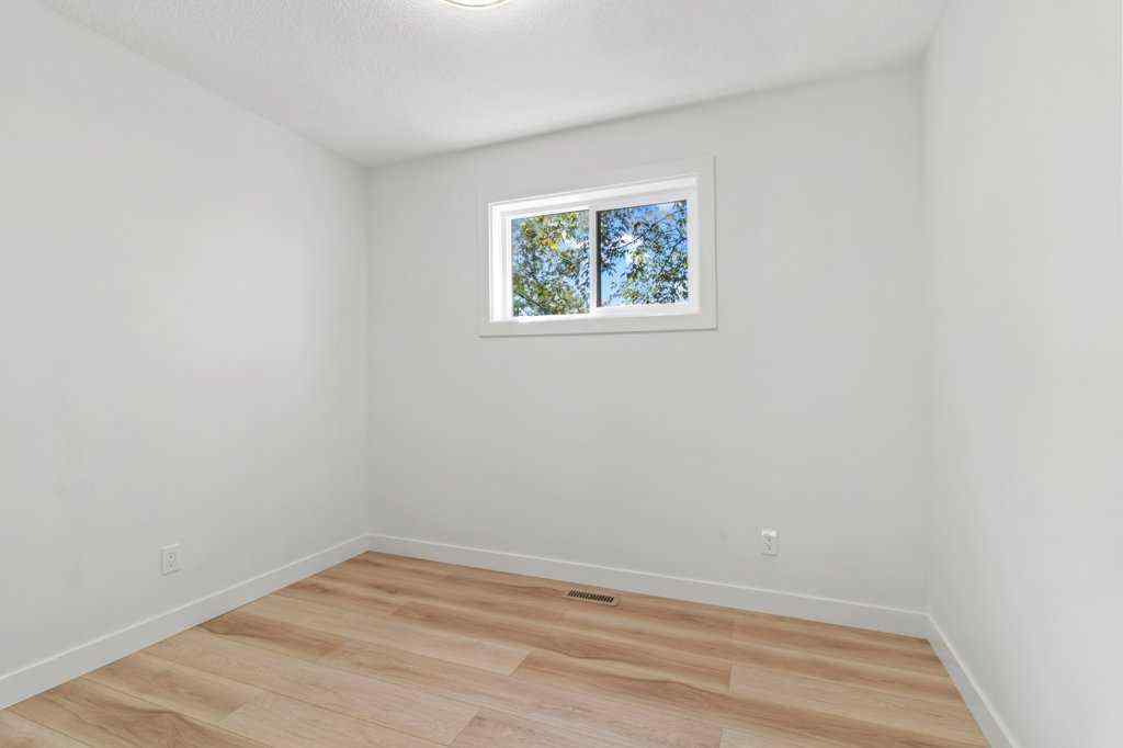 MLS® A2256855 - 5016 44 Street  in Cottage Area Sylvan Lake, Residential