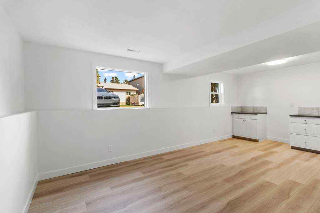 MLS® A2256855 - 5016 44 Street  in Cottage Area Sylvan Lake, Residential
