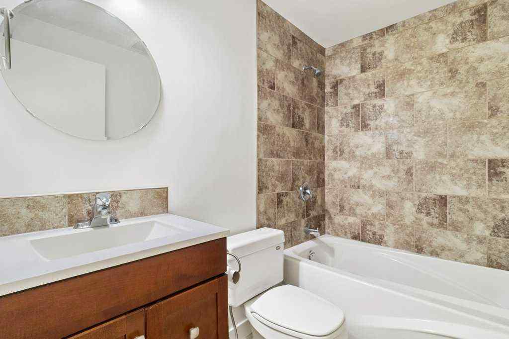 MLS® A2256855 - 5016 44 Street  in Cottage Area Sylvan Lake, Residential
