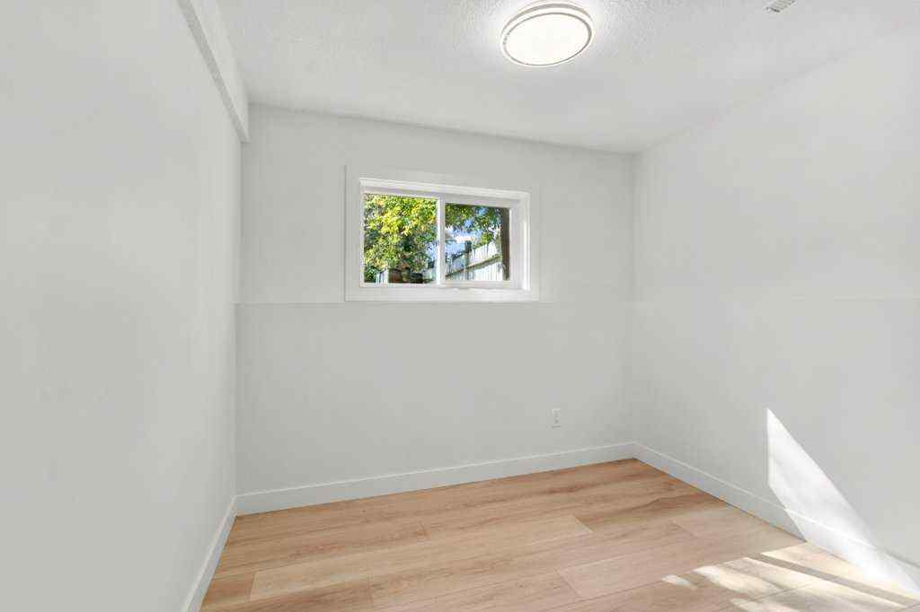 MLS® A2256855 - 5016 44 Street  in Cottage Area Sylvan Lake, Residential