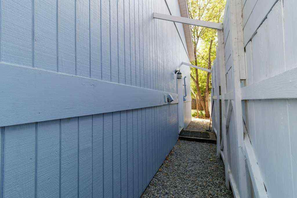 MLS® A2256855 - 5016 44 Street  in Cottage Area Sylvan Lake, Residential