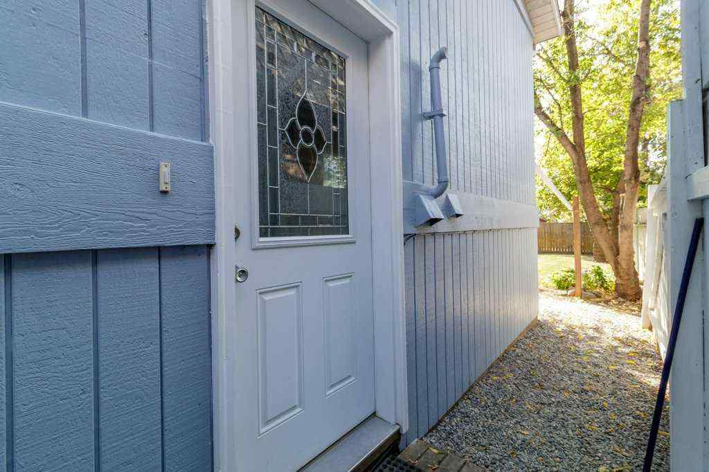 MLS® A2256855 - 5016 44 Street  in Cottage Area Sylvan Lake, Residential