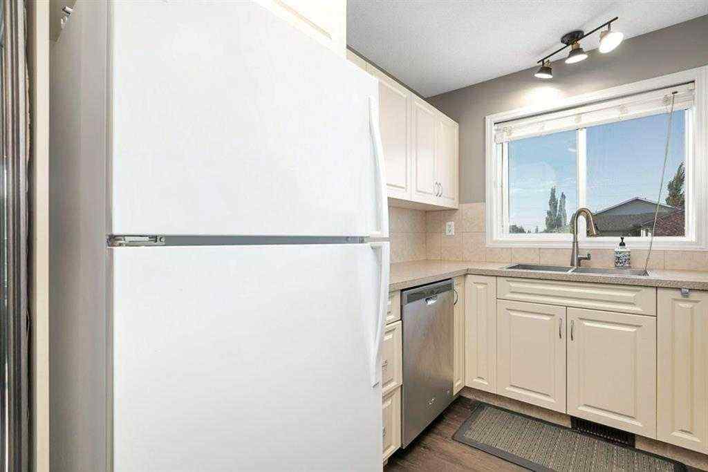 MLS® A2256860 - 5 Lyons Close  in Lancaster Green Red Deer, Residential