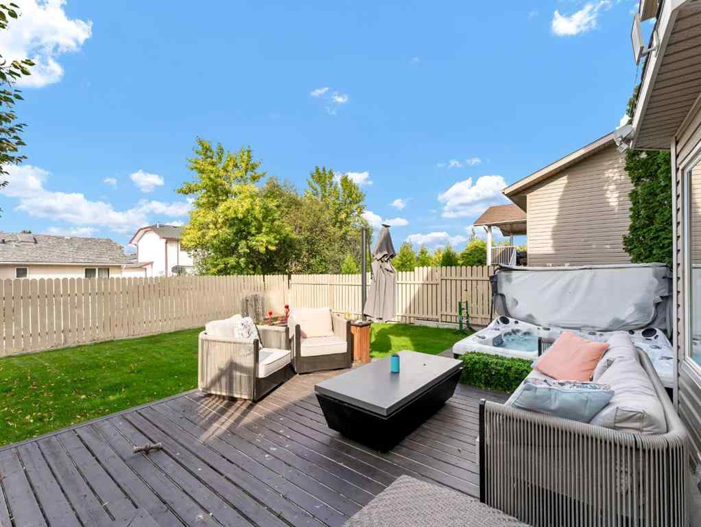 MLS® A2256864 - 16 Storrs Crescent SE in SE Southridge Medicine Hat, Residential
