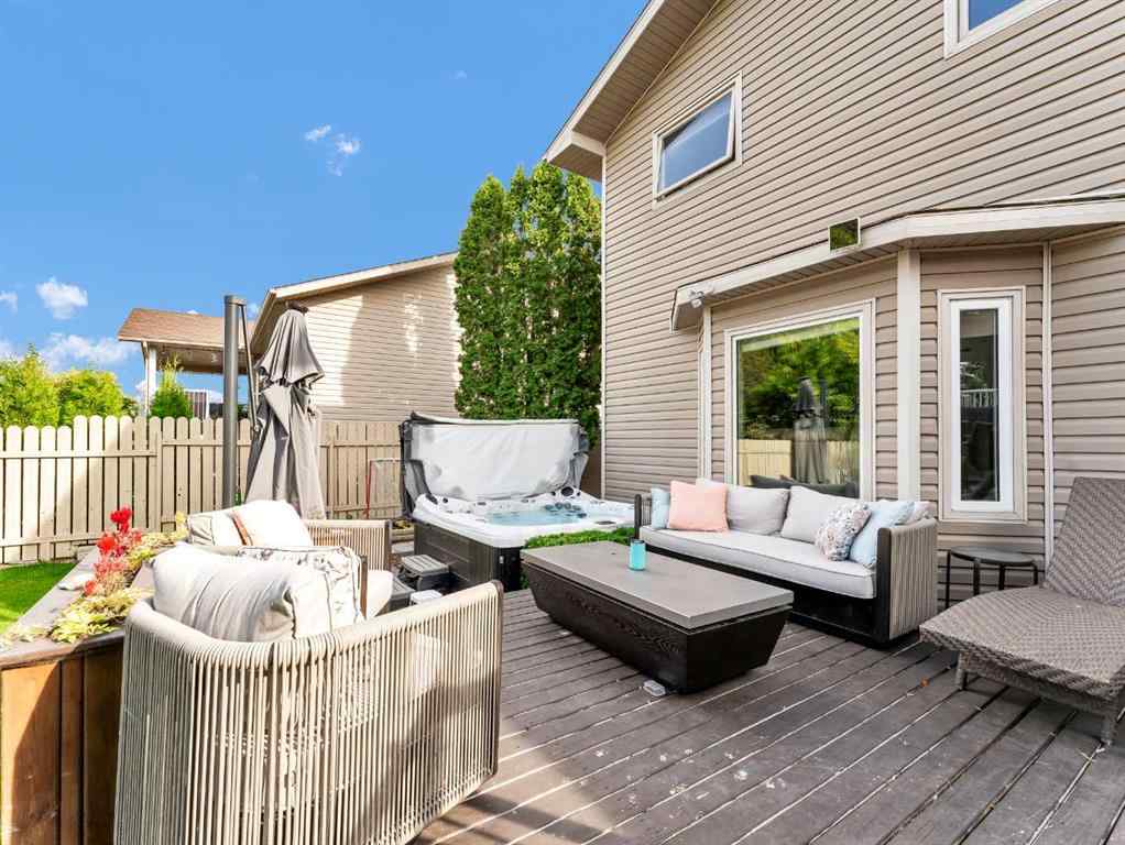 MLS® A2256864 - 16 Storrs Crescent SE in SE Southridge Medicine Hat, Residential