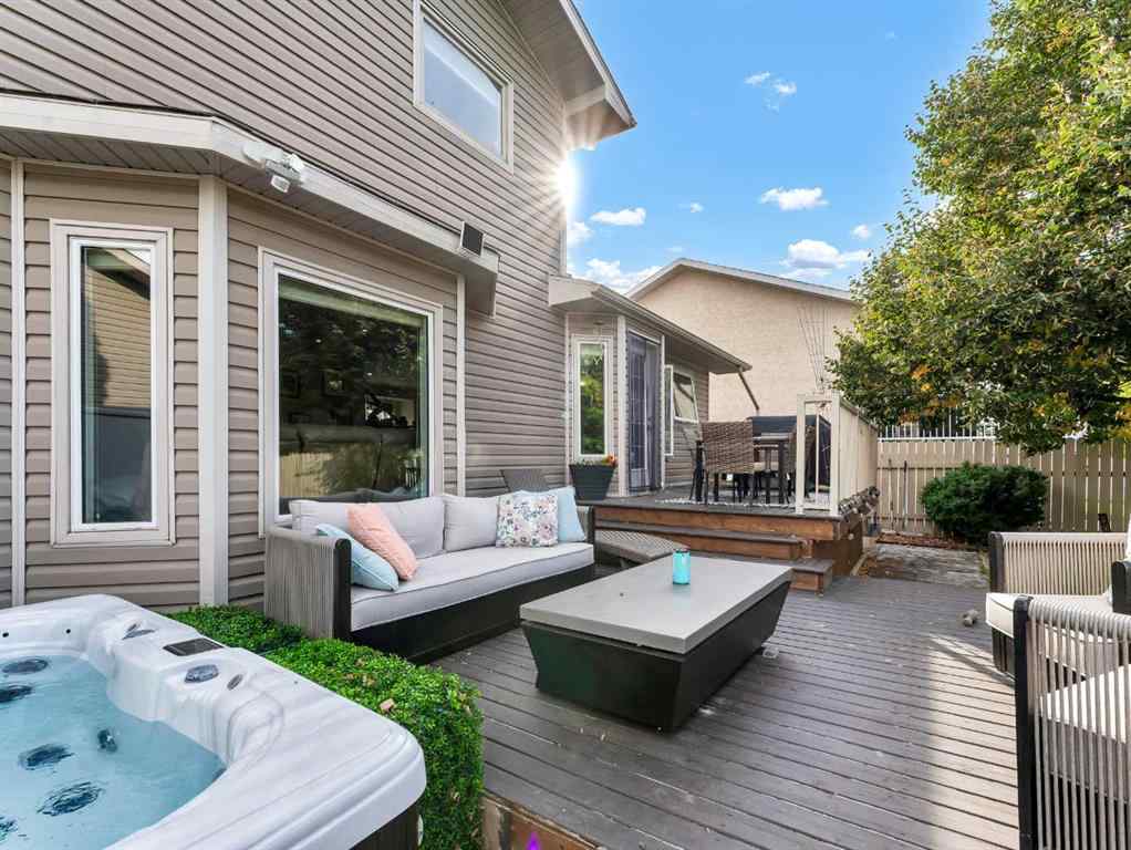 MLS® A2256864 - 16 Storrs Crescent SE in SE Southridge Medicine Hat, Residential