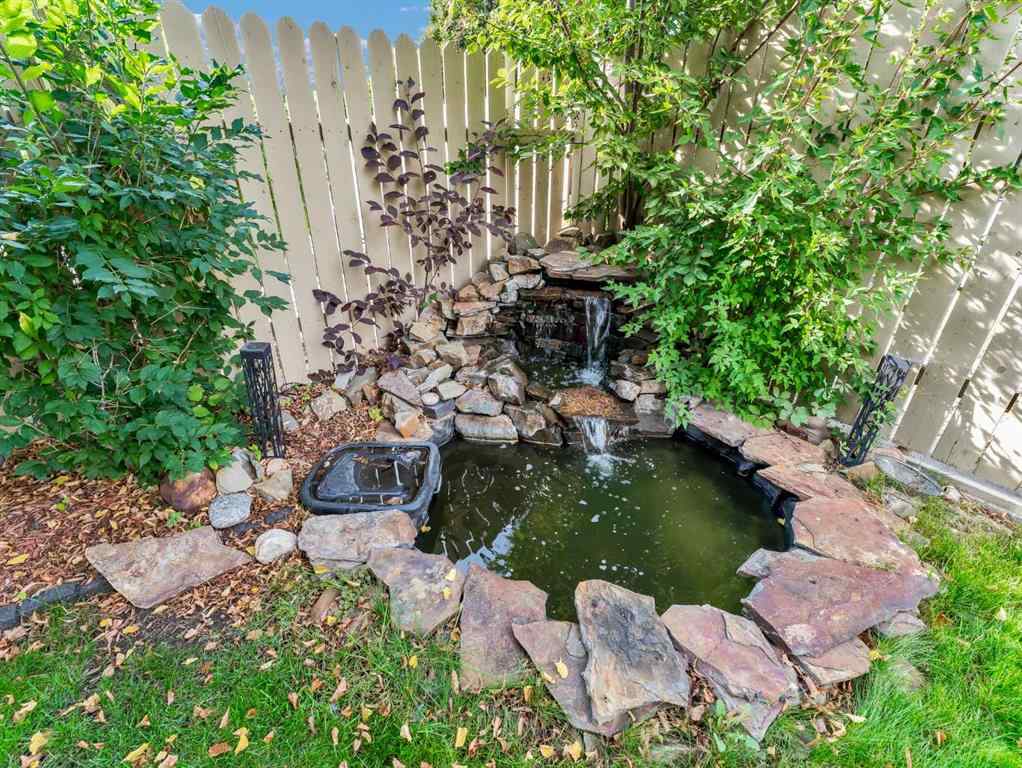 MLS® A2256864 - 16 Storrs Crescent SE in SE Southridge Medicine Hat, Residential
