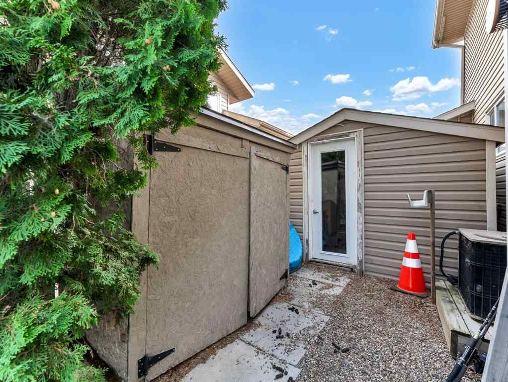 MLS® A2256864 - 16 Storrs Crescent SE in SE Southridge Medicine Hat, Residential