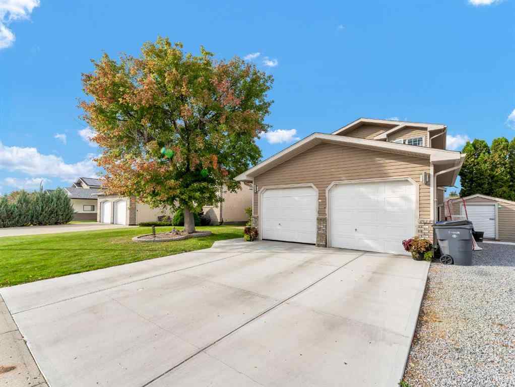 MLS® A2256864 - 16 Storrs Crescent SE in SE Southridge Medicine Hat, Residential
