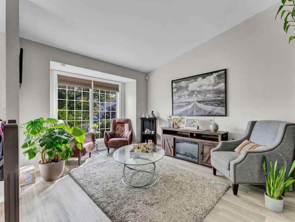 MLS® A2256864 - 16 Storrs Crescent SE in SE Southridge Medicine Hat, Residential