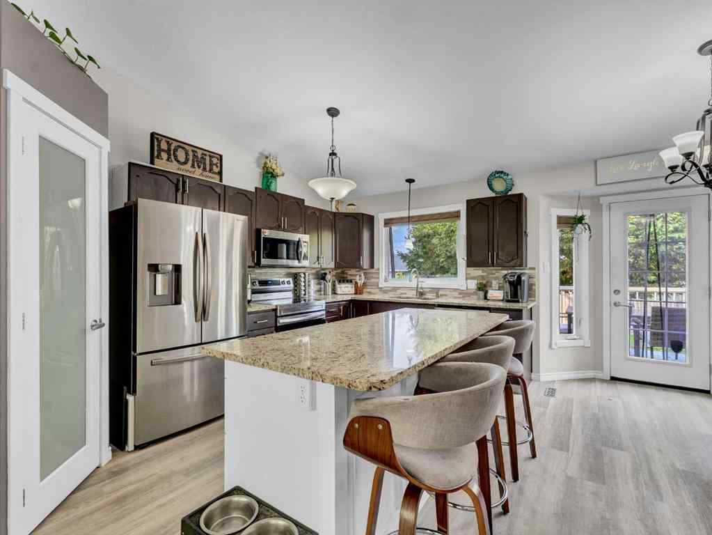 MLS® A2256864 - 16 Storrs Crescent SE in SE Southridge Medicine Hat, Residential