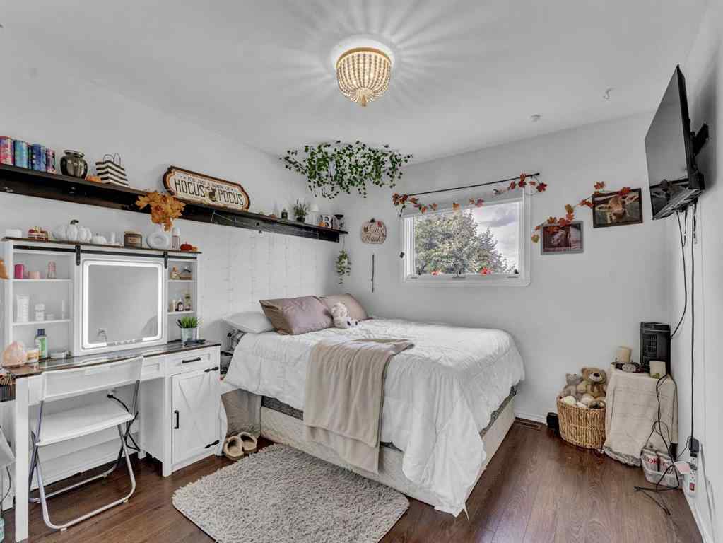 MLS® A2256864 - 16 Storrs Crescent SE in SE Southridge Medicine Hat, Residential