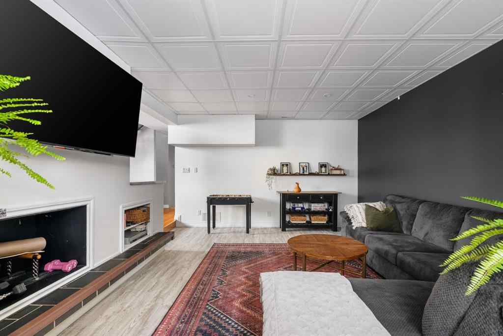 MLS® A2256872 - 105 Whiteoak Garden  in Thickwood Fort McMurray, Residential
