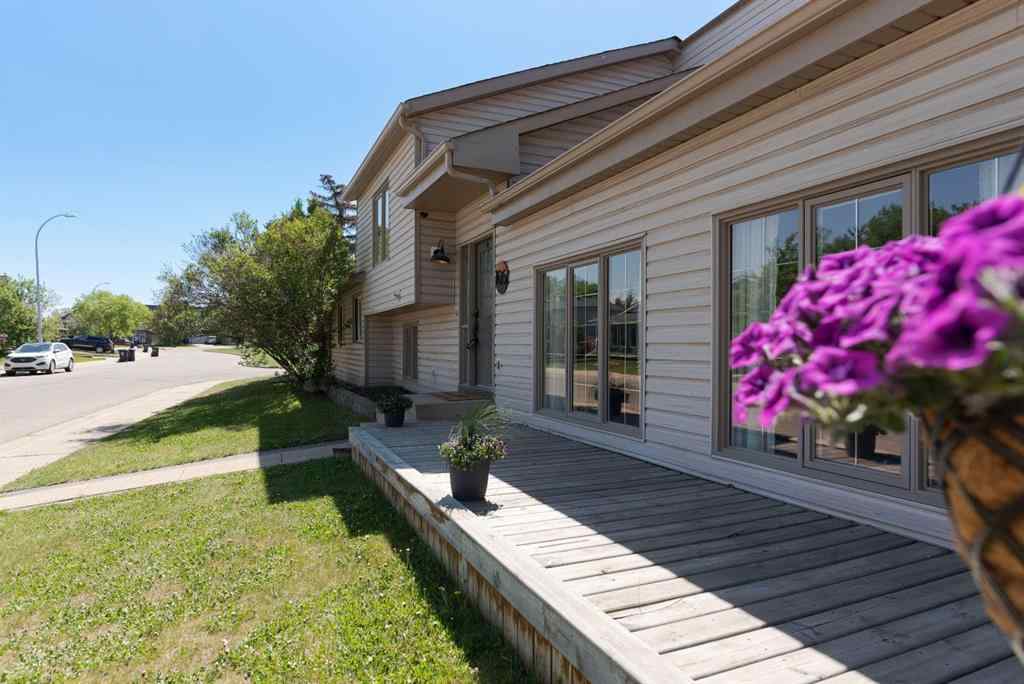 MLS® A2256872 - 105 Whiteoak Garden  in Thickwood Fort McMurray, Residential