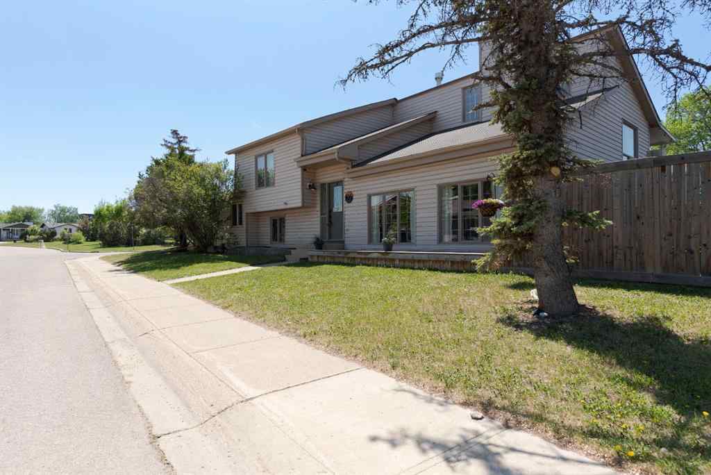 MLS® A2256872 - 105 Whiteoak Garden  in Thickwood Fort McMurray, Residential