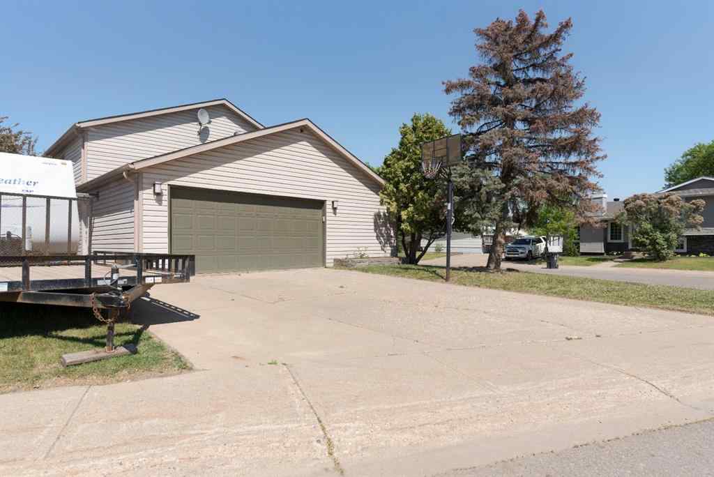 MLS® A2256872 - 105 Whiteoak Garden  in Thickwood Fort McMurray, Residential