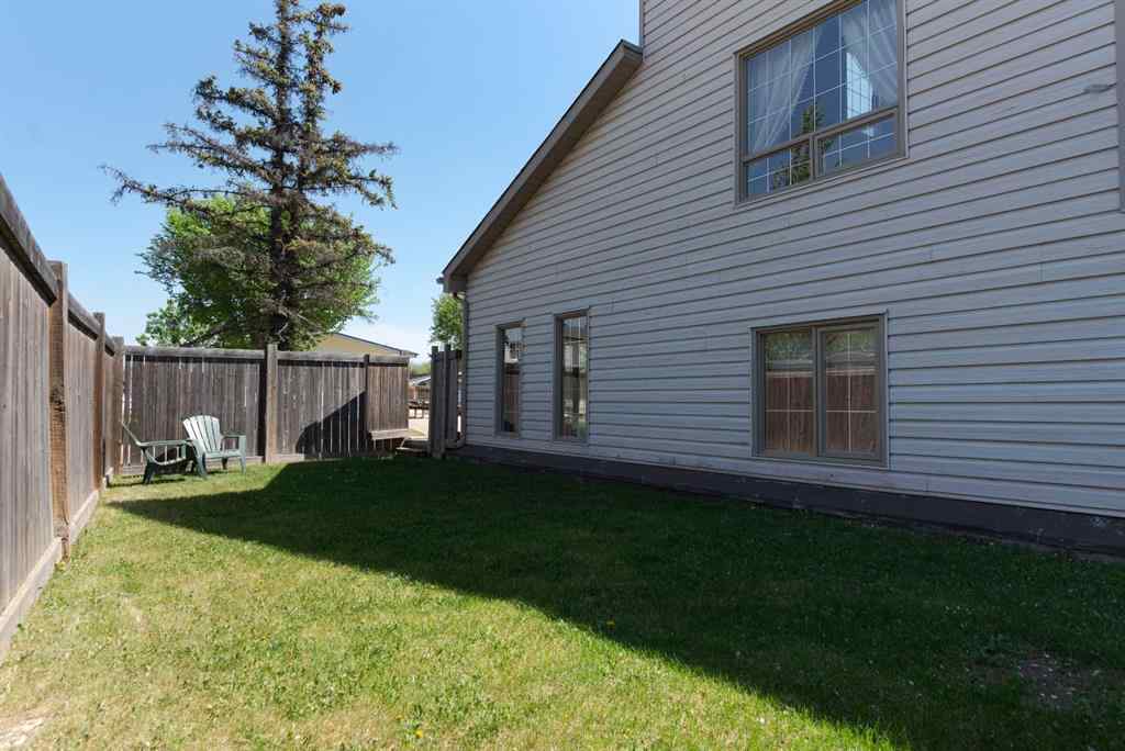 MLS® A2256872 - 105 Whiteoak Garden  in Thickwood Fort McMurray, Residential