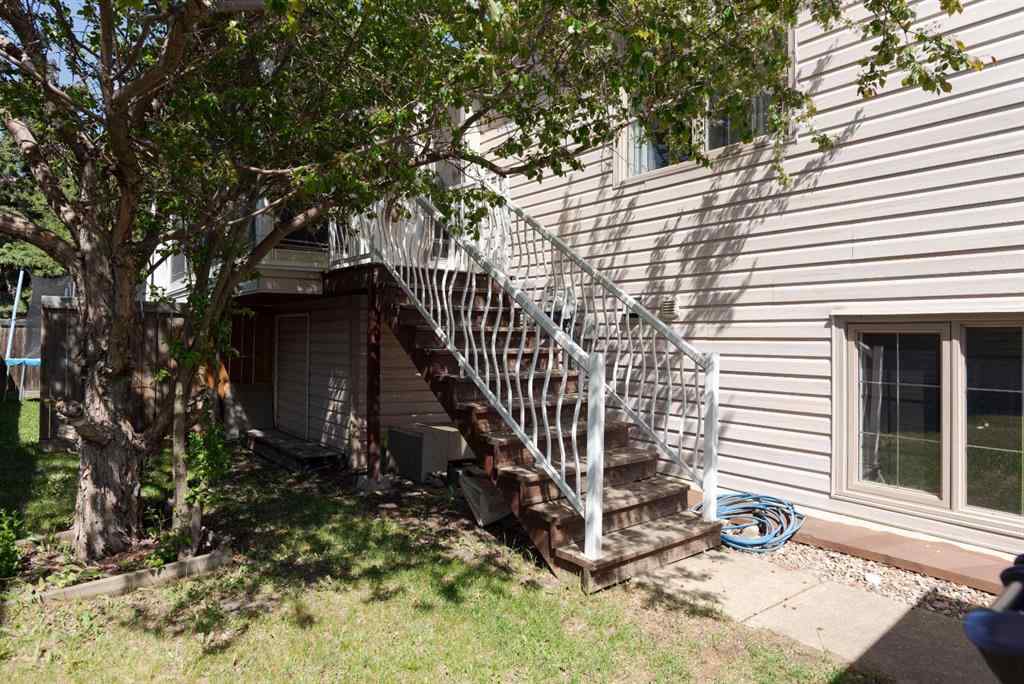 MLS® A2256872 - 105 Whiteoak Garden  in Thickwood Fort McMurray, Residential