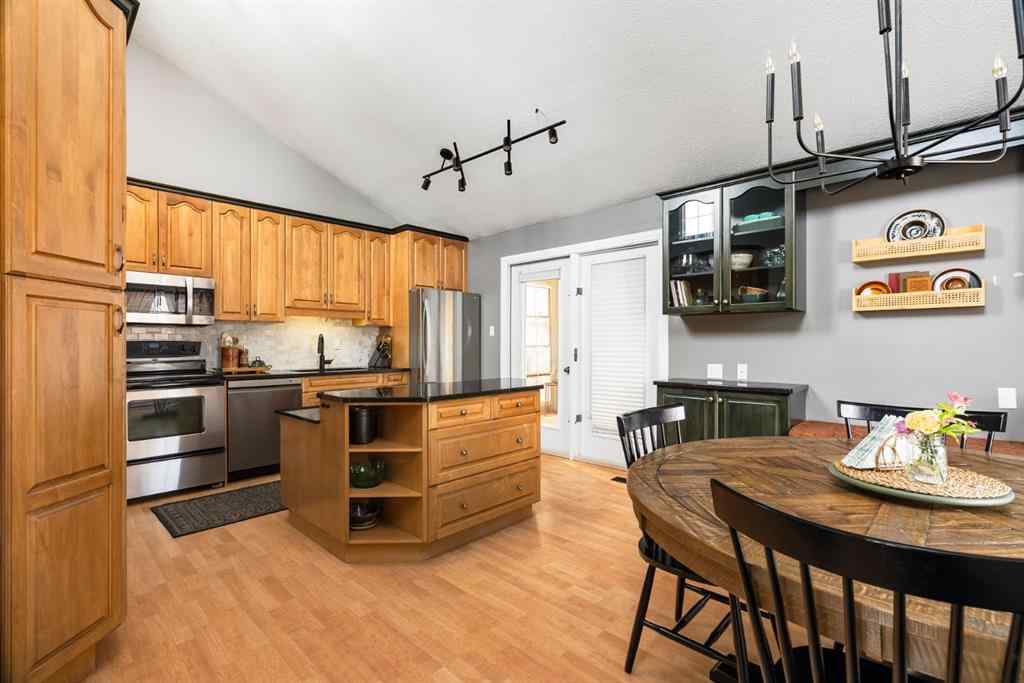 MLS® A2256872 - 105 Whiteoak Garden  in Thickwood Fort McMurray, Residential