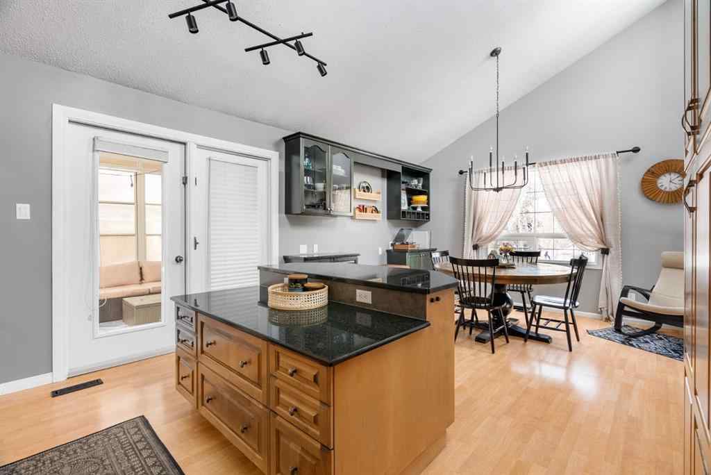 MLS® A2256872 - 105 Whiteoak Garden  in Thickwood Fort McMurray, Residential