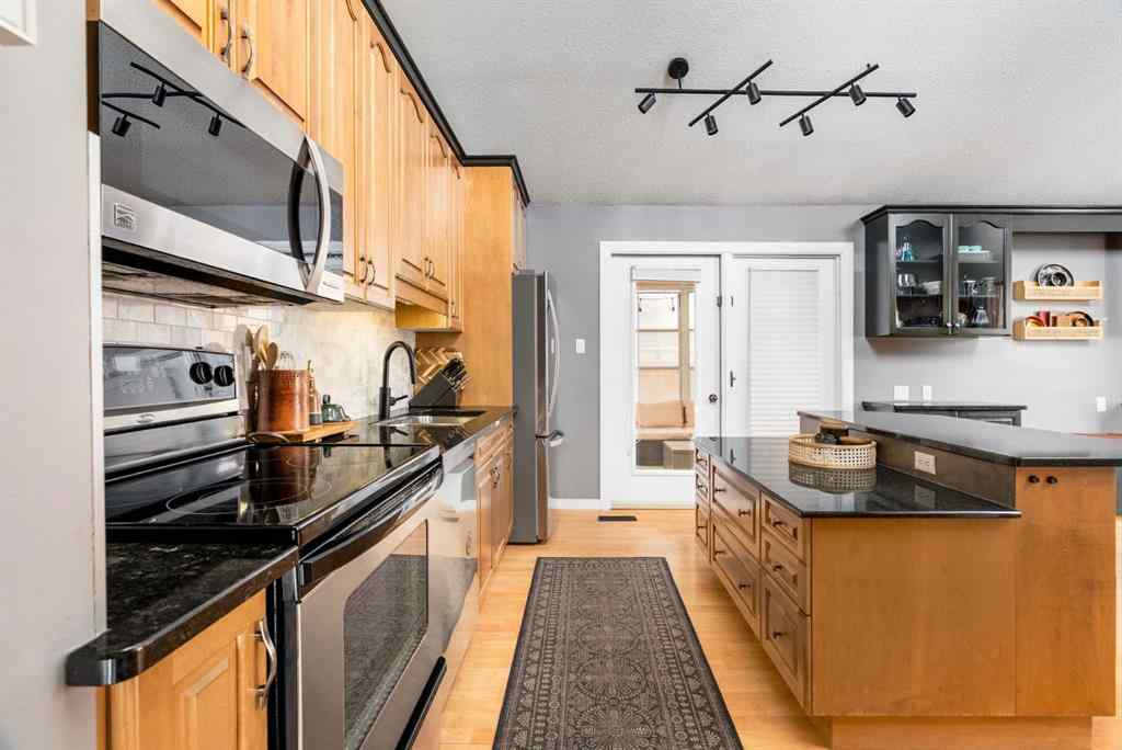 MLS® A2256872 - 105 Whiteoak Garden  in Thickwood Fort McMurray, Residential