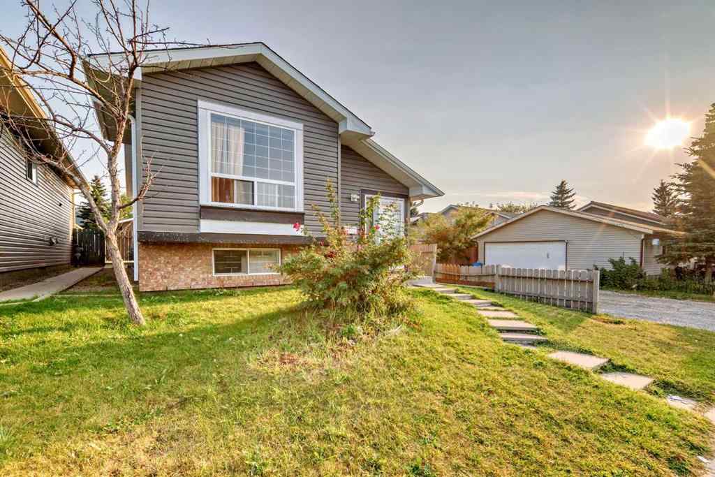 MLS® A2256874 - 11 Martinwood Road NE in Martindale Calgary, Residential