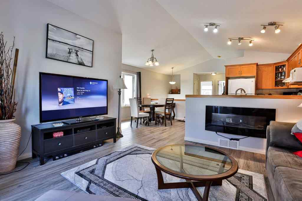 MLS® A2256875 - 377 Lynx Crescent N in Uplands Lethbridge, Residential