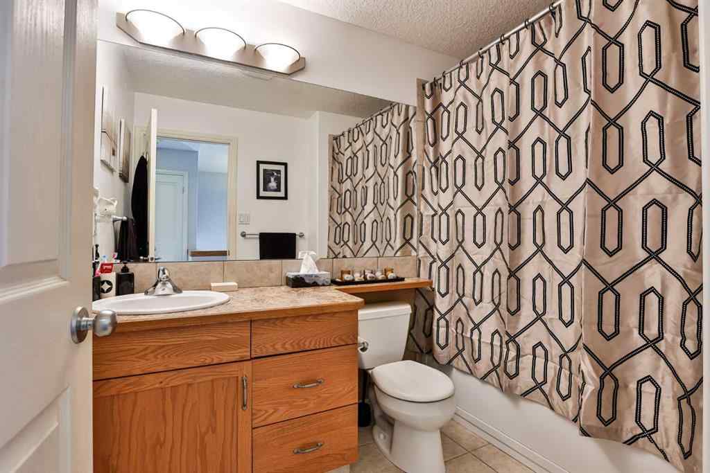 MLS® A2256875 - 377 Lynx Crescent N in Uplands Lethbridge, Residential