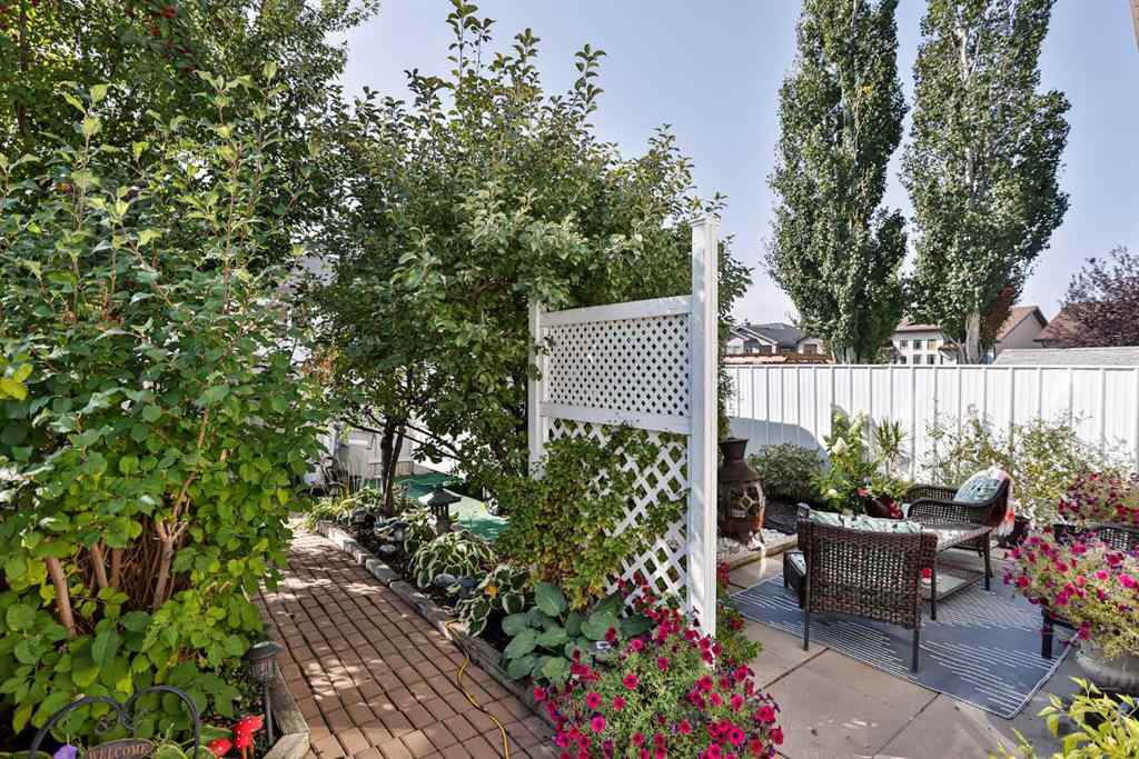 MLS® A2256875 - 377 Lynx Crescent N in Uplands Lethbridge, Residential