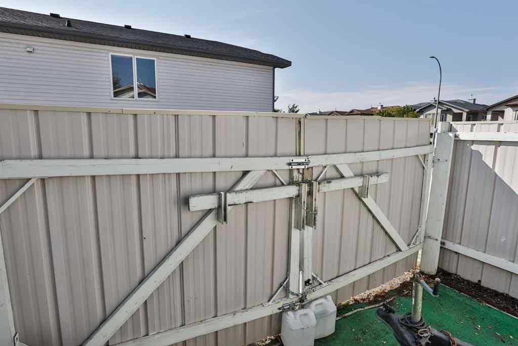 MLS® A2256875 - 377 Lynx Crescent N in Uplands Lethbridge, Residential