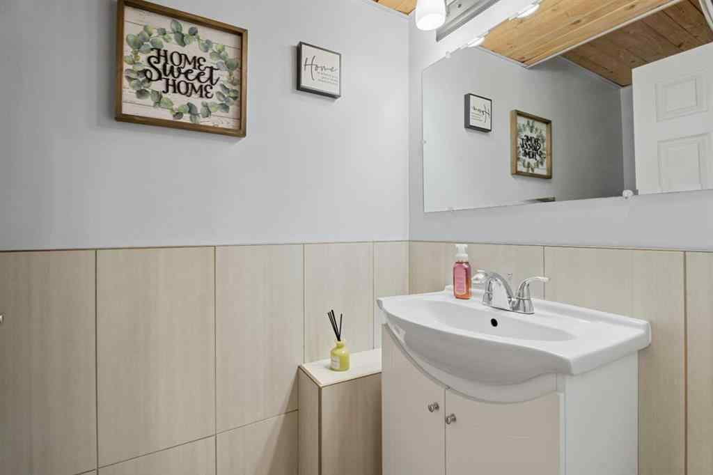 MLS® A2256876 - 1205 Meadowbrook Drive SE in Meadowbrook Airdrie, Residential