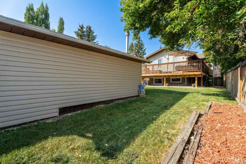 MLS® A2256876 - 1205 Meadowbrook Drive SE in Meadowbrook Airdrie, Residential