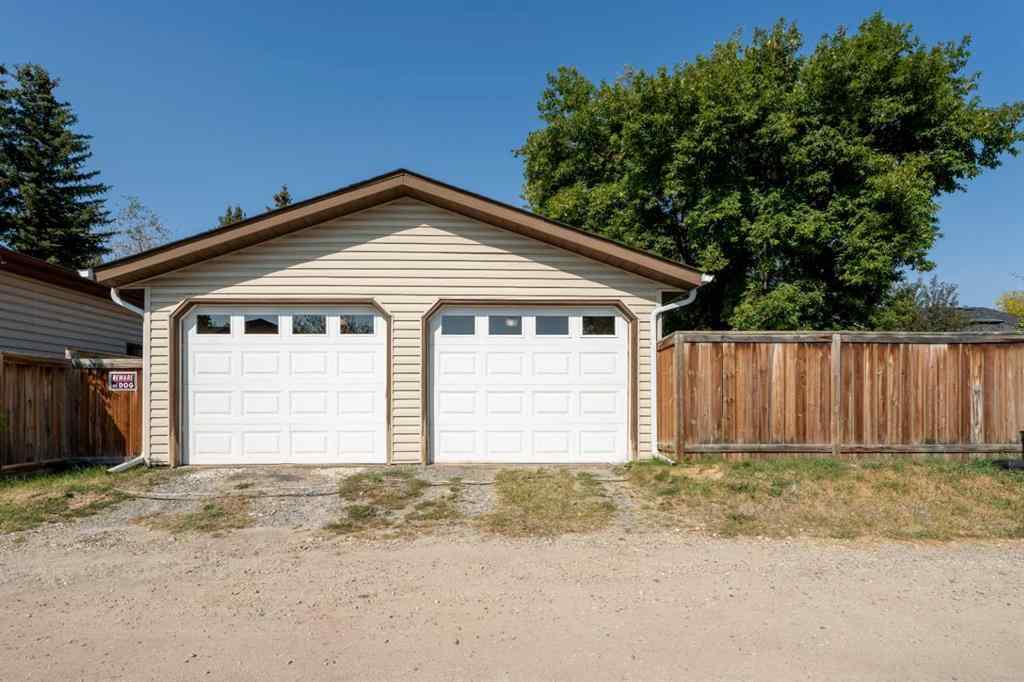 MLS® A2256876 - 1205 Meadowbrook Drive SE in Meadowbrook Airdrie, Residential