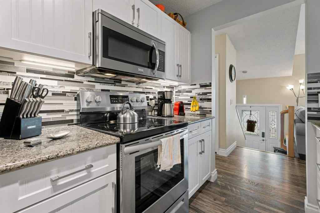 MLS® A2256876 - 1205 Meadowbrook Drive SE in Meadowbrook Airdrie, Residential
