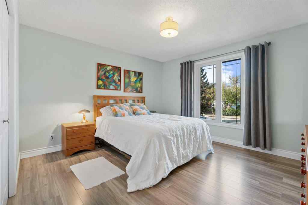 MLS® A2256876 - 1205 Meadowbrook Drive SE in Meadowbrook Airdrie, Residential