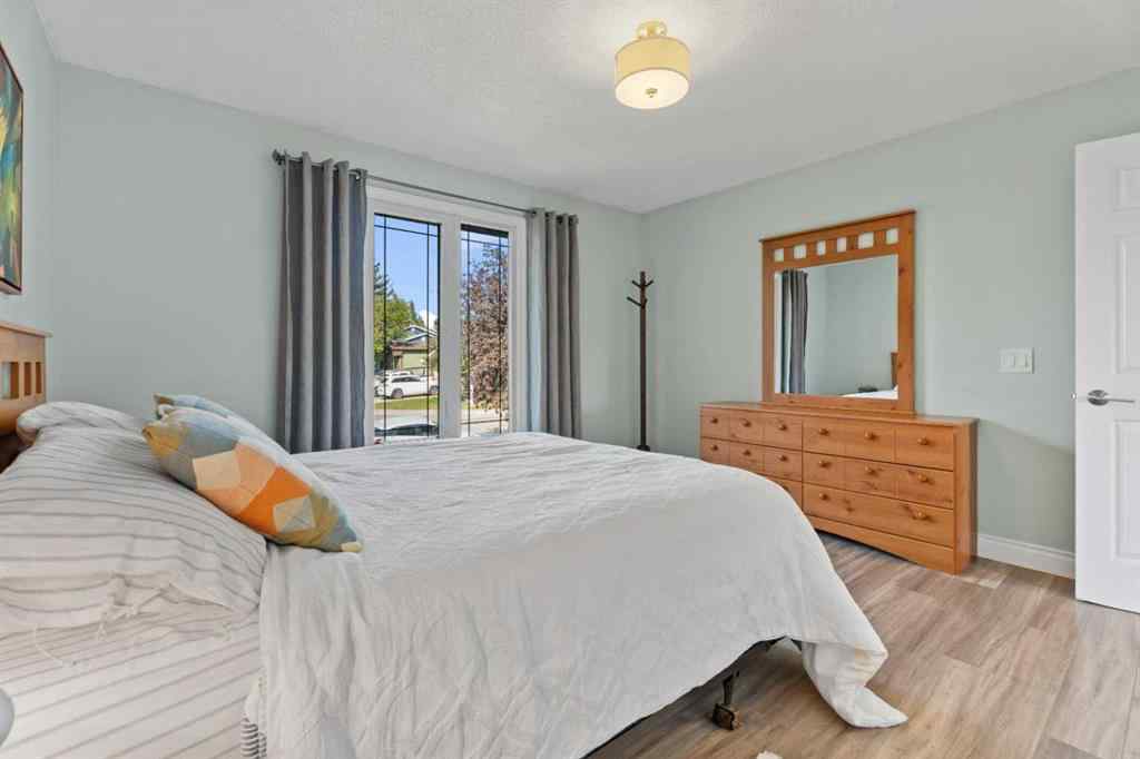 MLS® A2256876 - 1205 Meadowbrook Drive SE in Meadowbrook Airdrie, Residential
