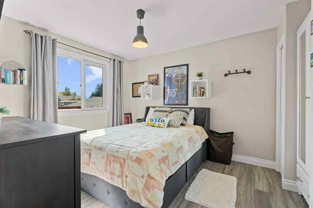 MLS® A2256876 - 1205 Meadowbrook Drive SE in Meadowbrook Airdrie, Residential