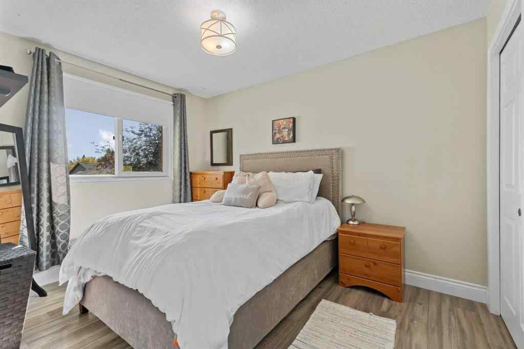 MLS® A2256876 - 1205 Meadowbrook Drive SE in Meadowbrook Airdrie, Residential