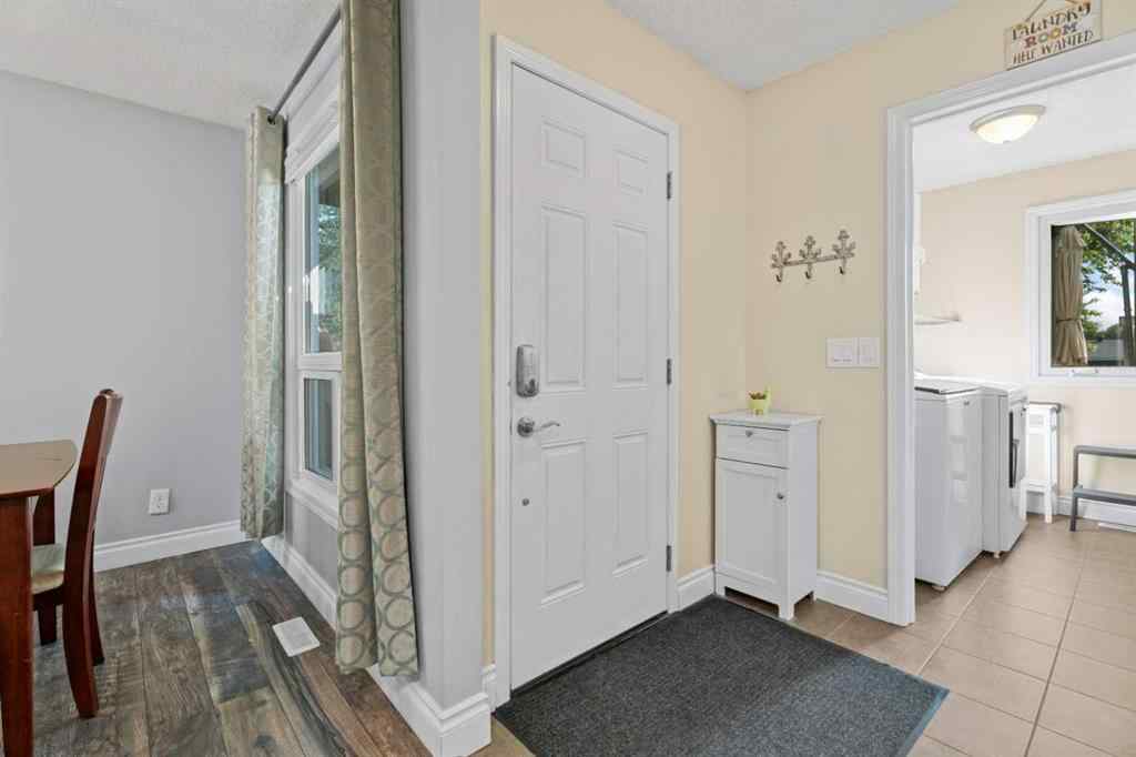 MLS® A2256876 - 1205 Meadowbrook Drive SE in Meadowbrook Airdrie, Residential