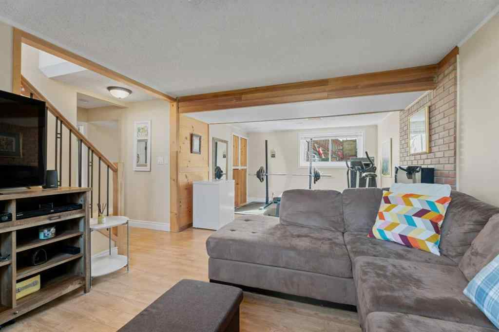 MLS® A2256876 - 1205 Meadowbrook Drive SE in Meadowbrook Airdrie, Residential