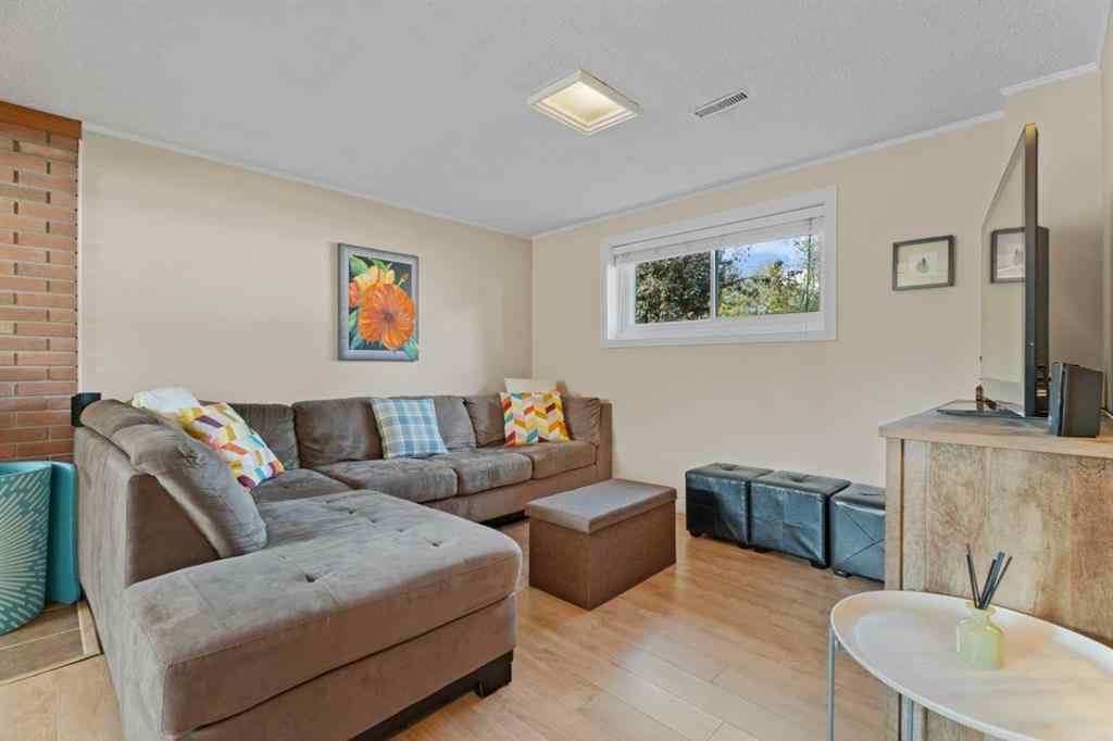 MLS® A2256876 - 1205 Meadowbrook Drive SE in Meadowbrook Airdrie, Residential