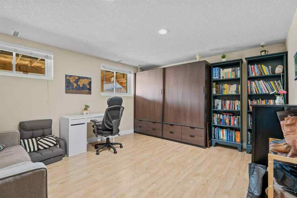 MLS® A2256876 - 1205 Meadowbrook Drive SE in Meadowbrook Airdrie, Residential
