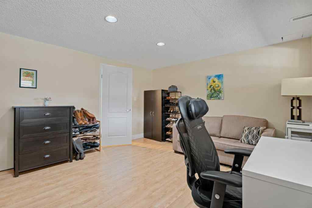 MLS® A2256876 - 1205 Meadowbrook Drive SE in Meadowbrook Airdrie, Residential