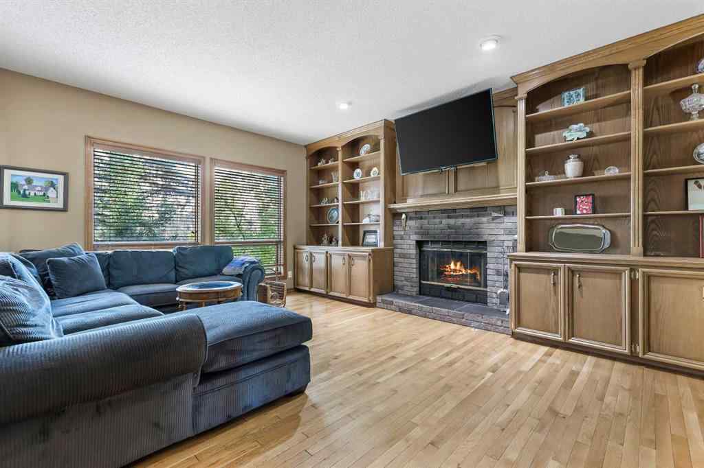 MLS® A2256878 - 322 Douglas Woods Court SE in Douglasdale/Glen Calgary, Residential