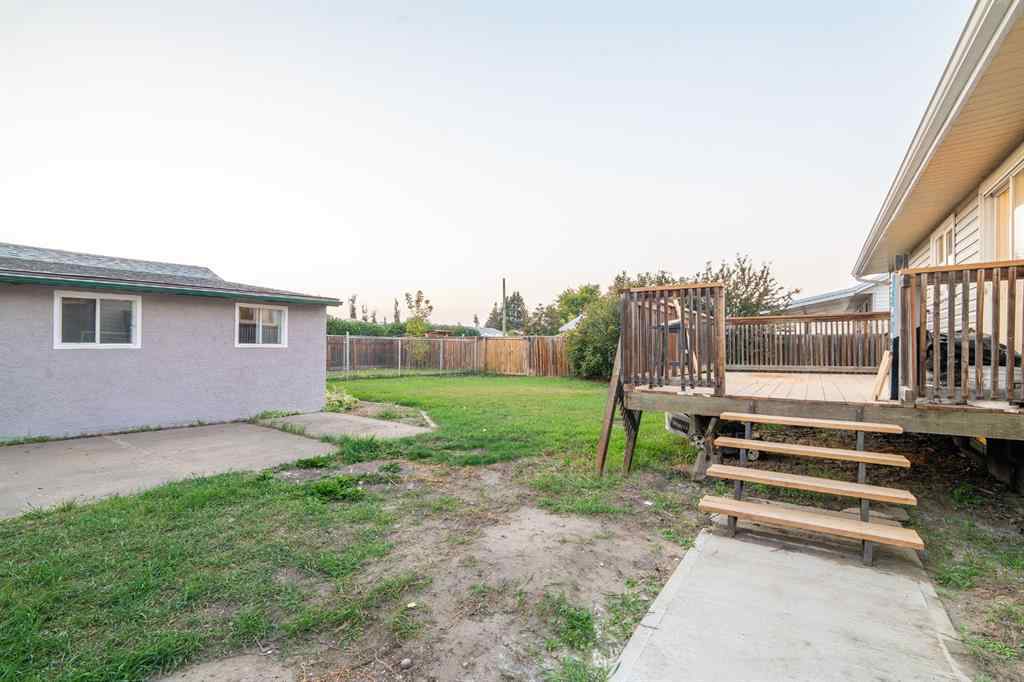 MLS® A2256881 - 5402 59 Street  in Lucas Heights Ponoka, Residential