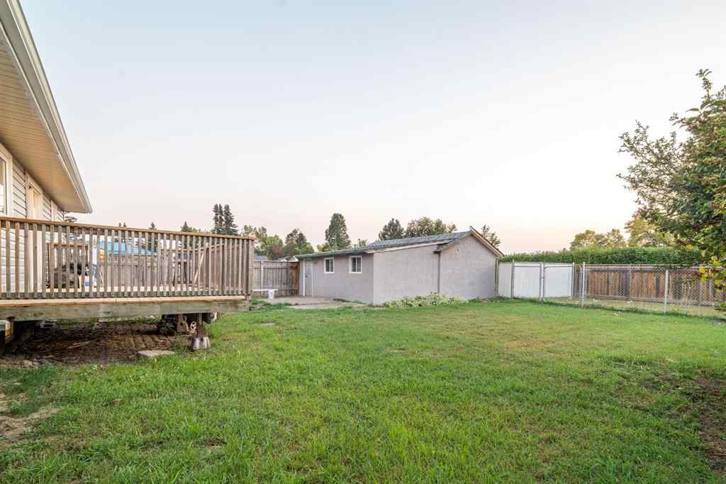 MLS® A2256881 - 5402 59 Street  in Lucas Heights Ponoka, Residential
