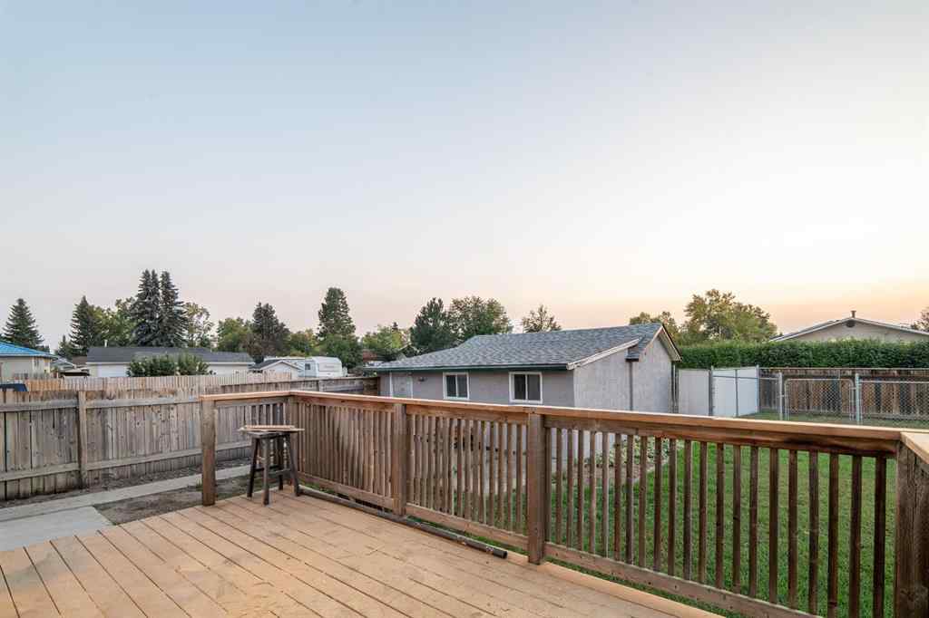 MLS® A2256881 - 5402 59 Street  in Lucas Heights Ponoka, Residential